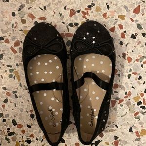Black size 8 girls toddler flats with glitter and star details